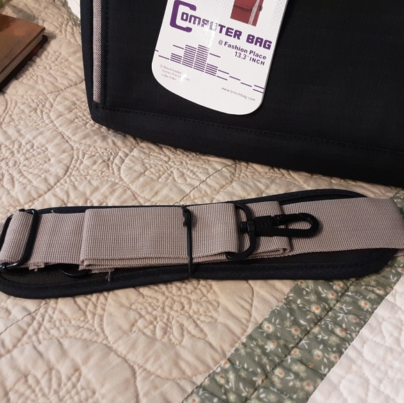 COPY - NEW W/TAGS BRINCH 13.3" LAPTOP MESSENGER CARRING BAG - Picture 2 of 16